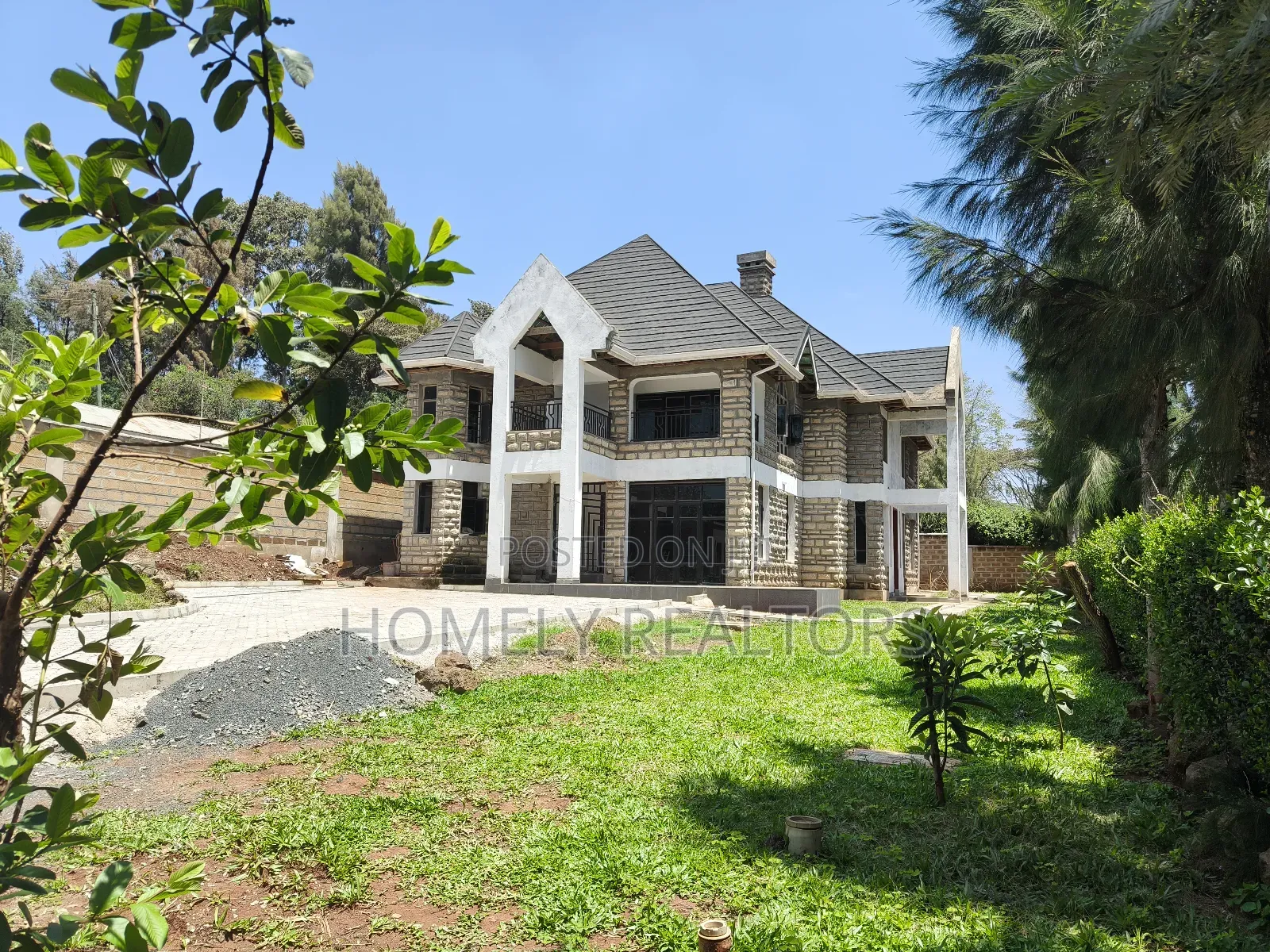 5bdrm Maisonette in Kerarapon Drive for rent