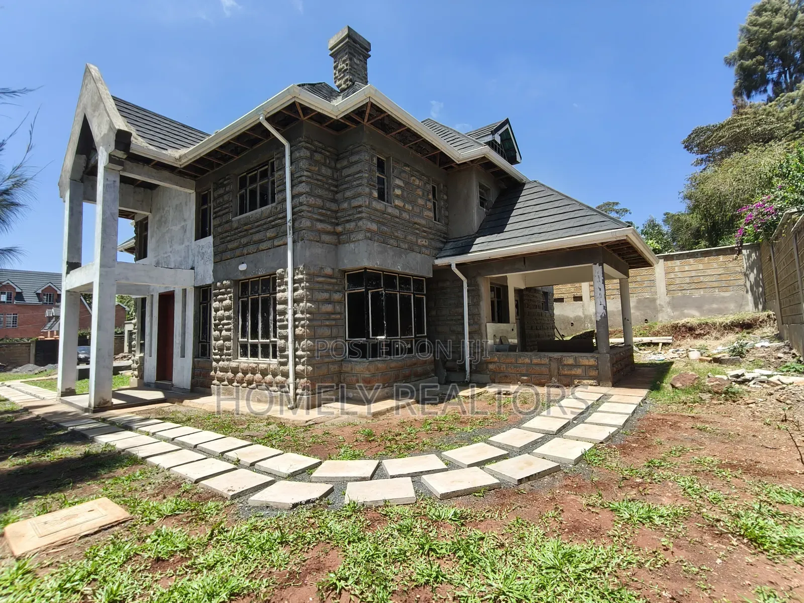 5bdrm Maisonette in Kerarapon Drive for rent