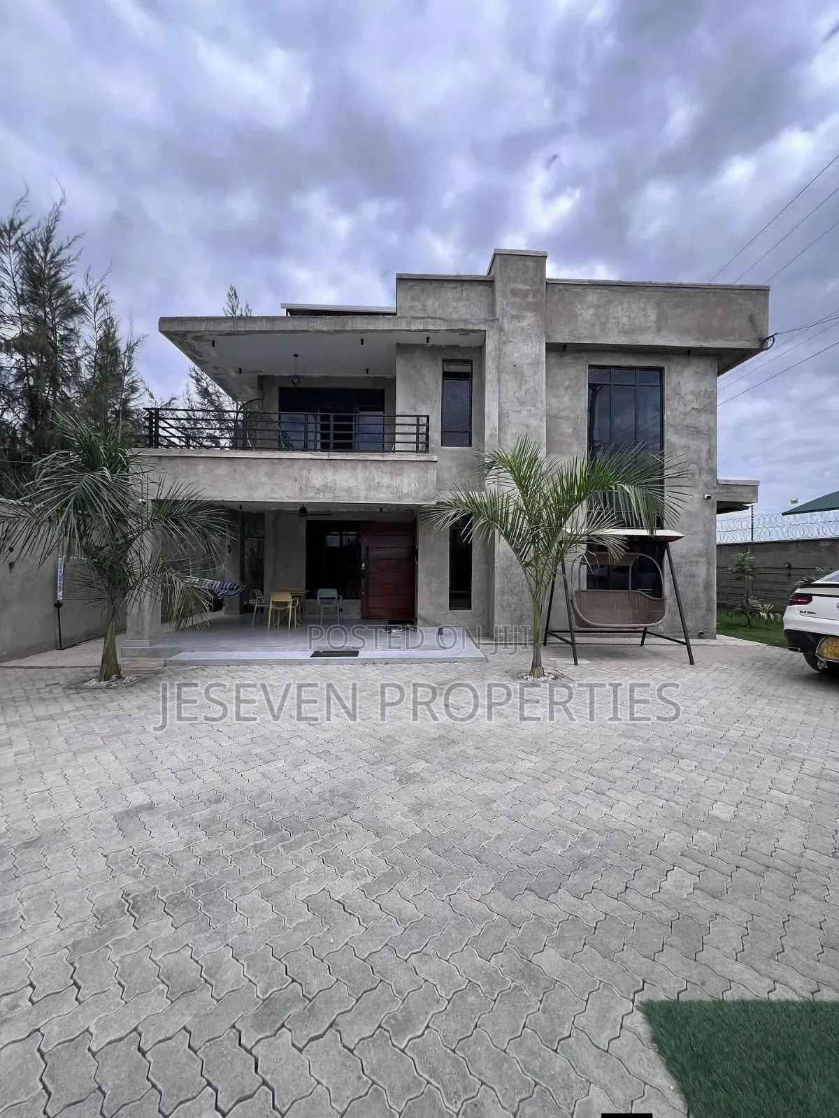 5bdrm Mansion in Katani Road for sale