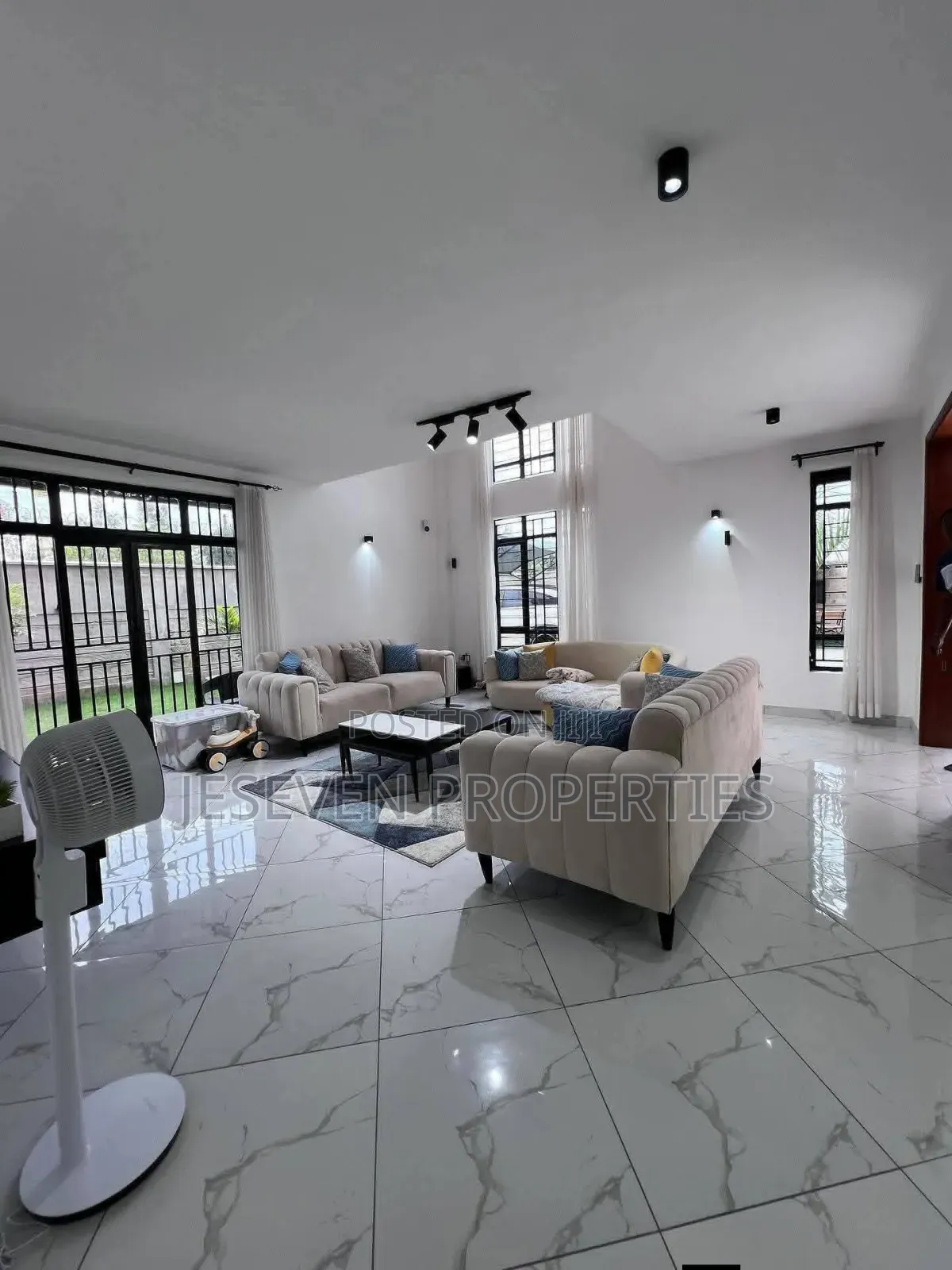 5bdrm Mansion in Katani Road for sale