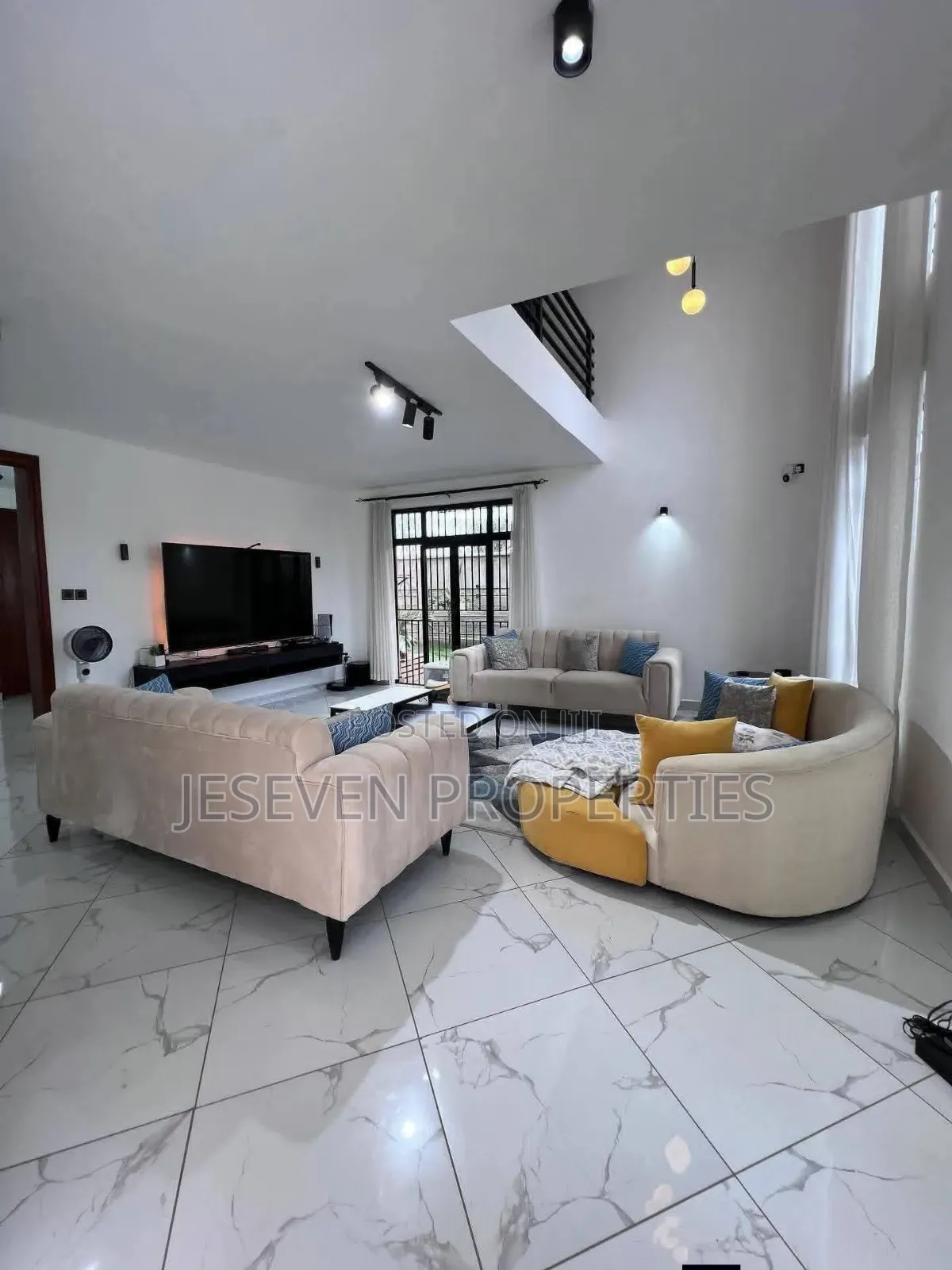 5bdrm Mansion in Katani Road for sale