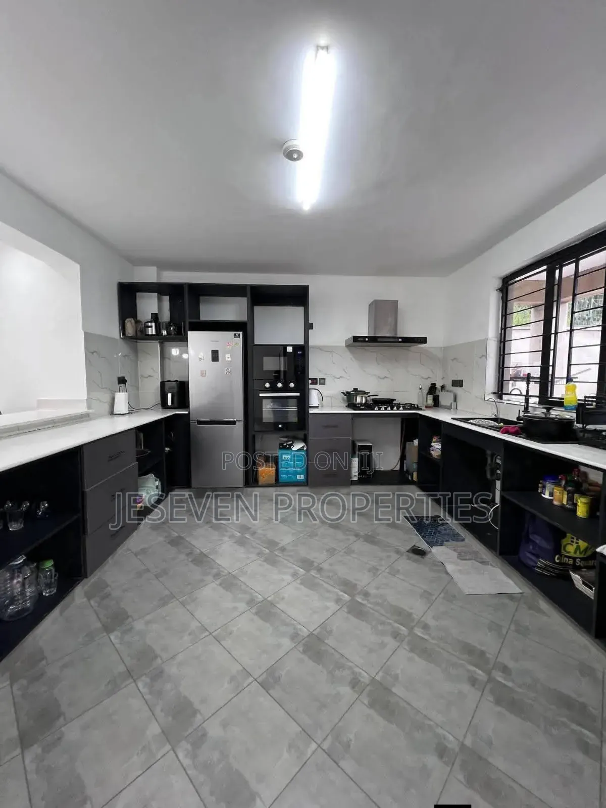 5bdrm Mansion in Katani Road for sale