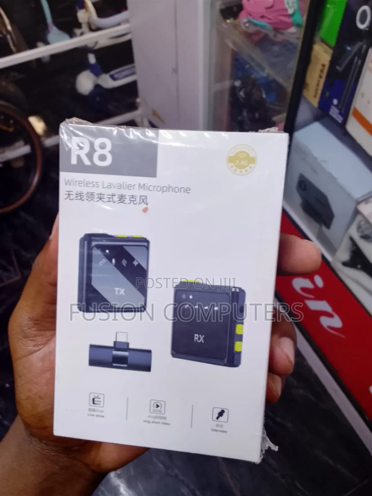 R8 Portable Wireless Lavalier Microphone