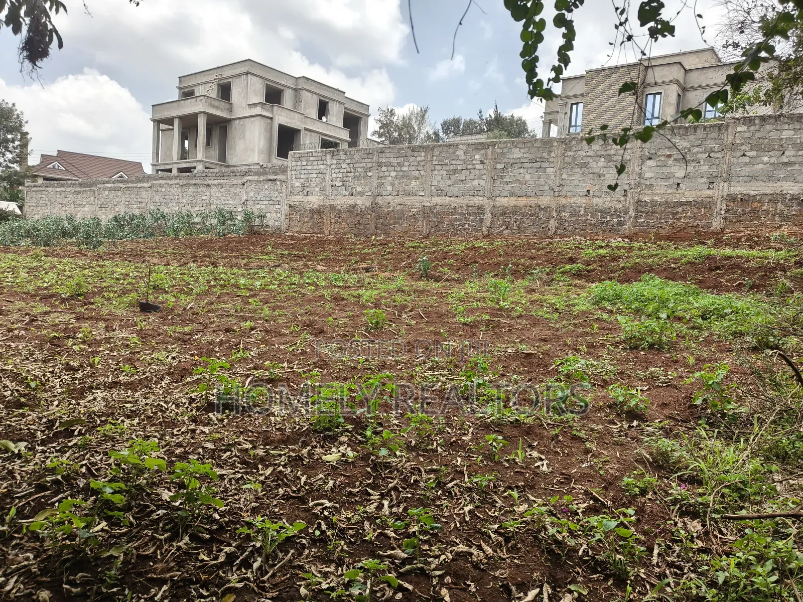 Large Eighth Acre Plot for Sale in Kerarapon Drive in a Gated Estate