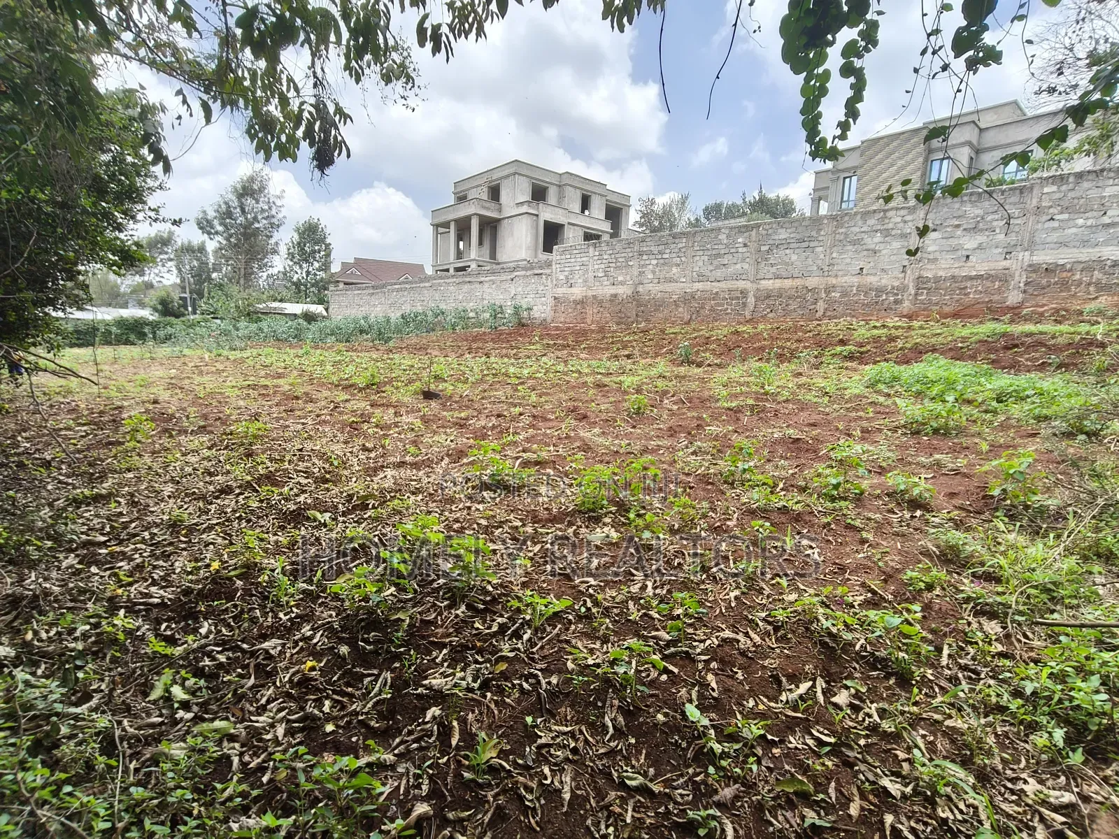 Large Eighth Acre Plot for Sale in Kerarapon Drive in a Gated Estate