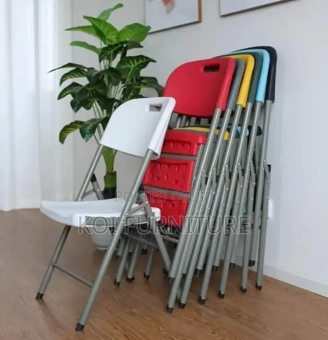 Office Chair : White Plastic Folding Event Chair
