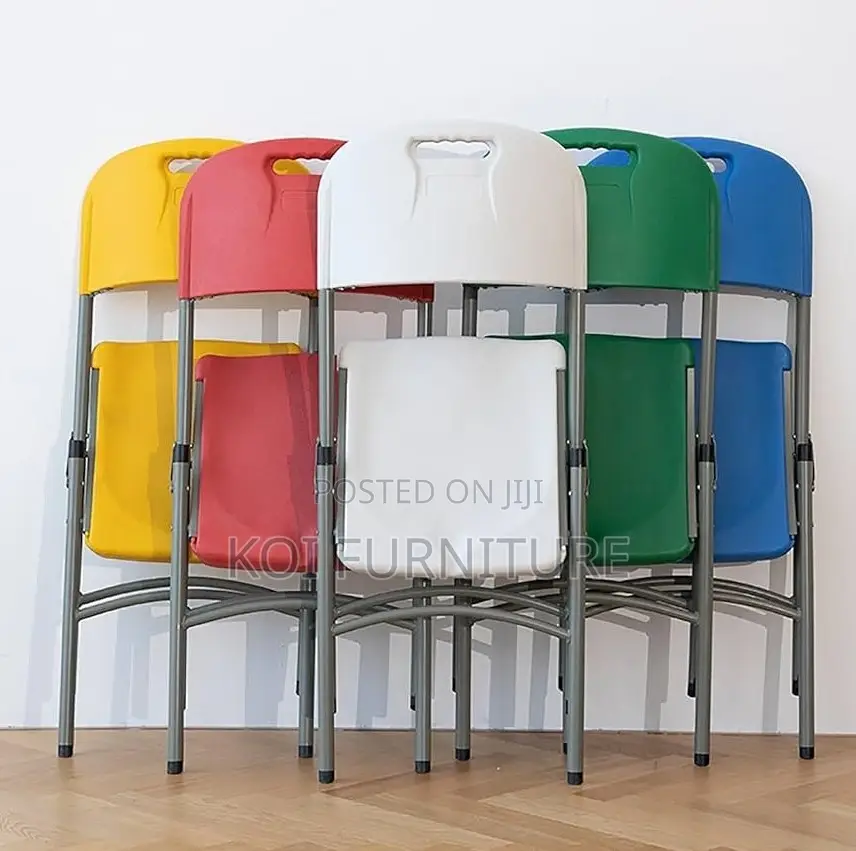 Office Chair : White Plastic Folding Event Chair