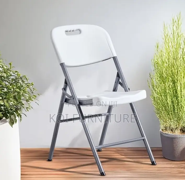 Office Chair : White Plastic Folding Event Chair