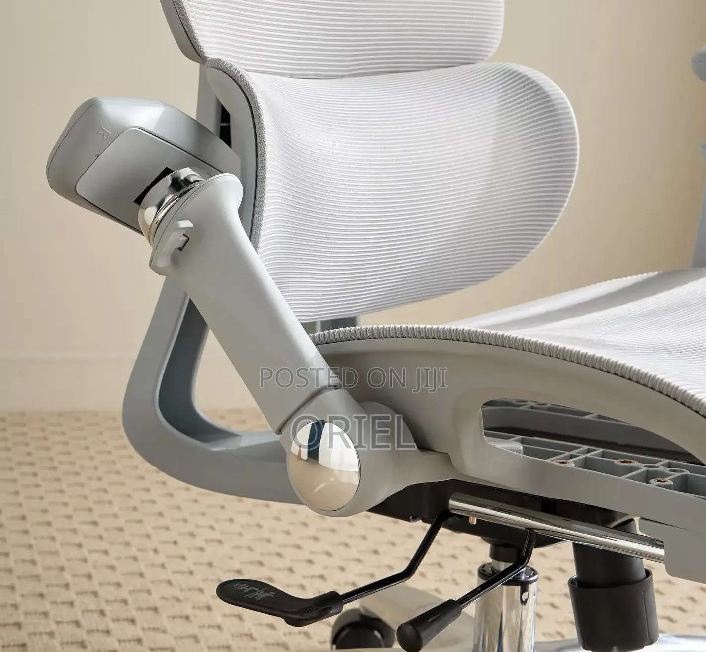 Modern Office Chair : Executive Orthopedic White Office Seat