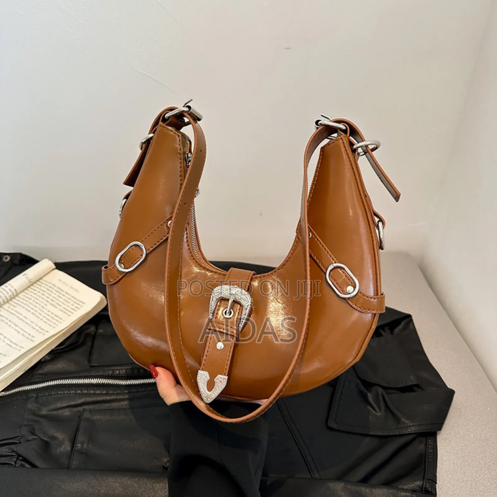 Crescent-Shaped Shoulder Bag French Niche Design Armpit Bag.