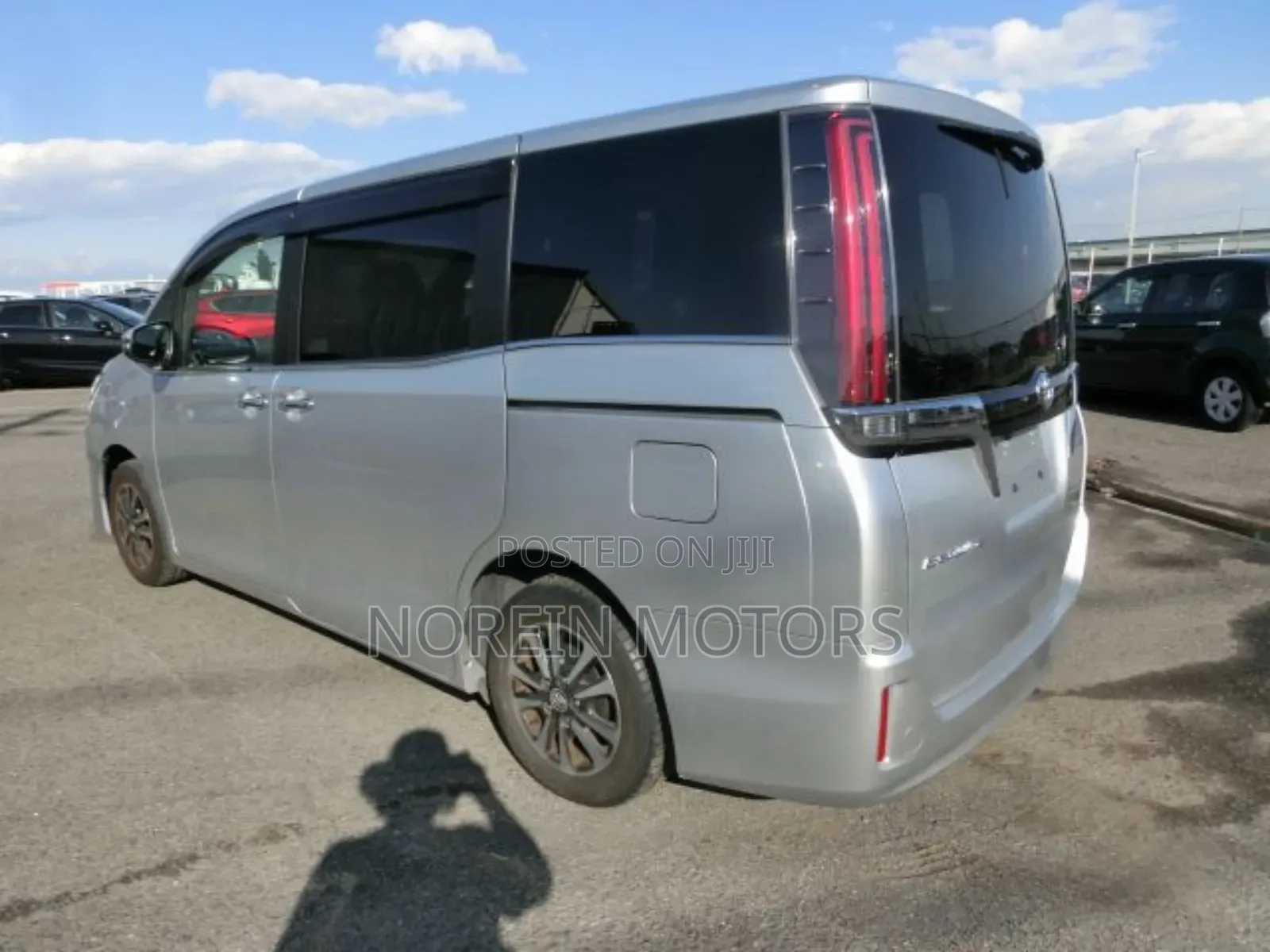 Toyota Esquire 2019 Gray