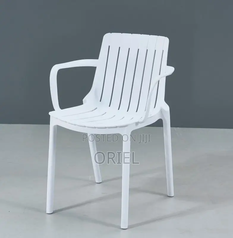 Plastic Chairs: Ergonomic Stackable Plastic Lounge Chair