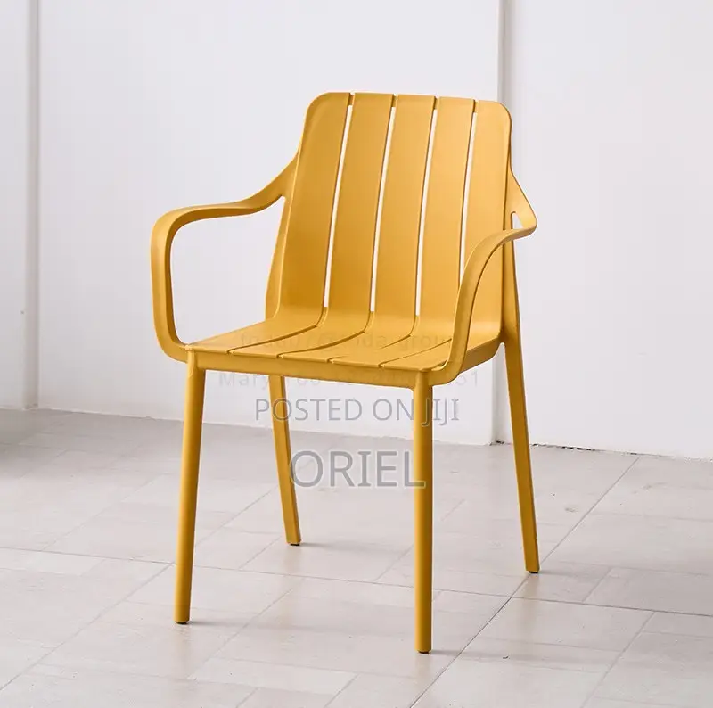 Plastic Chairs: Ergonomic Stackable Plastic Lounge Chair