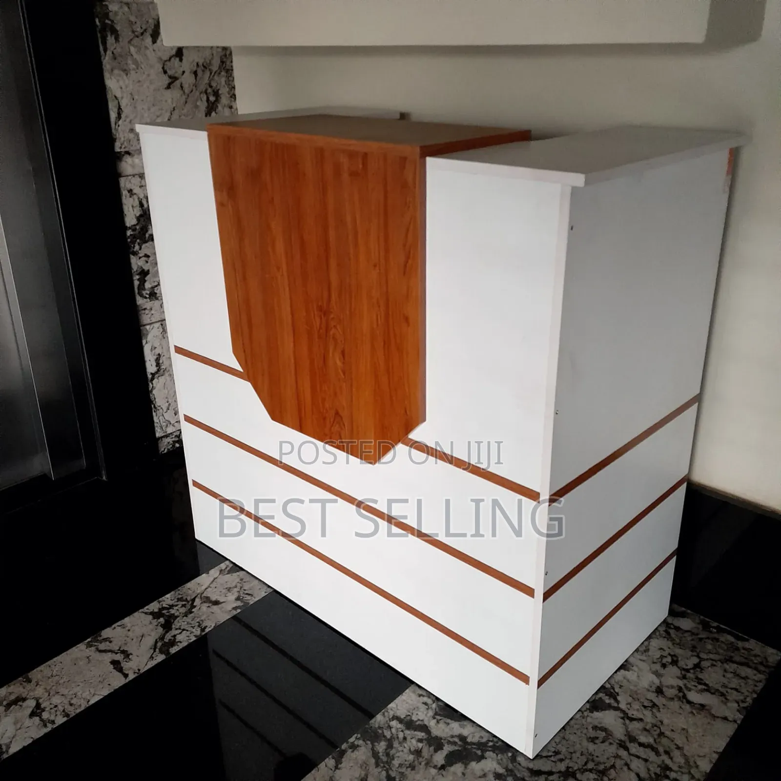 Smart and Classic 1m White Brown Reception Desk