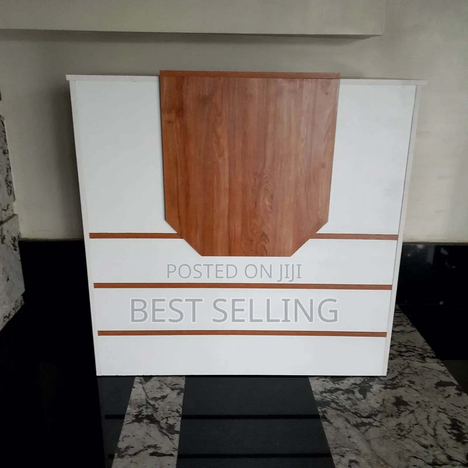 Smart and Classic 1m White Brown Reception Desk