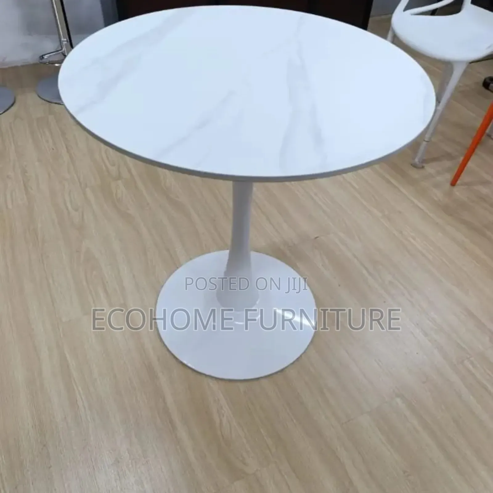 Eames Round Table Marble on Top