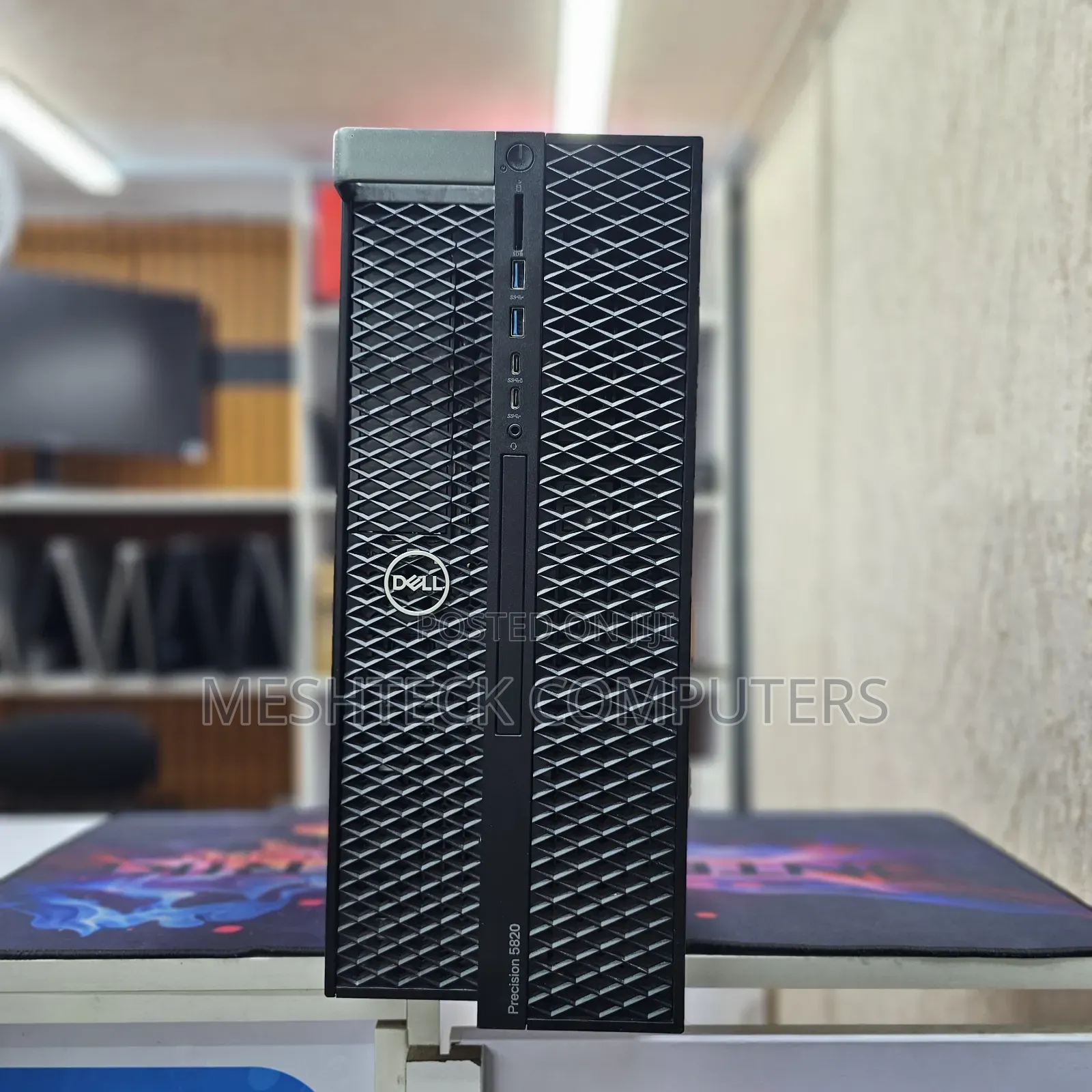 Desktop Computer Dell Precision 5820 32GB Intel Xeon SSD 512GB