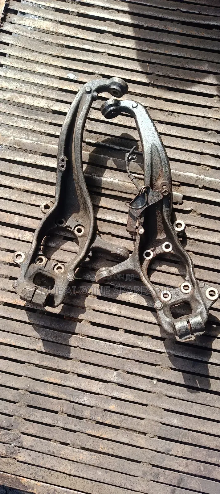 Steering Knuckles Nissan Navara.