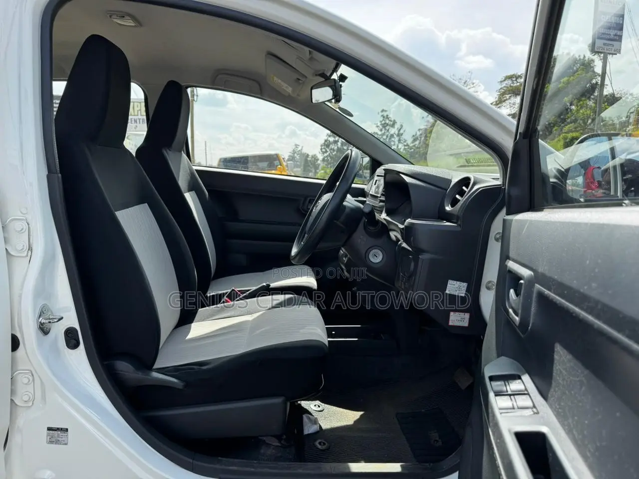 Daihatsu Mira 2019