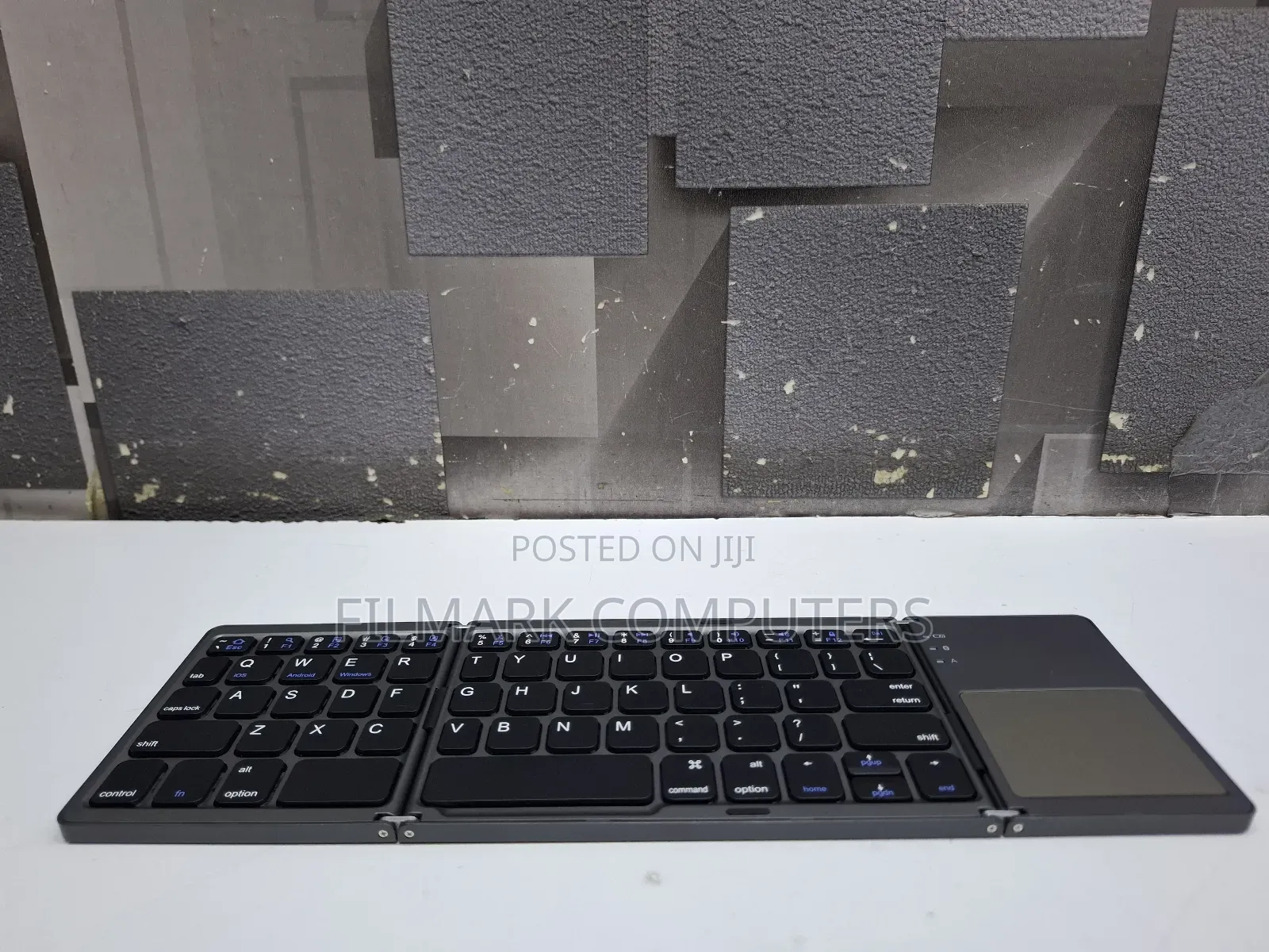 B033 Mini Folding Keyboard Wireless Bluetooth Keyboard With Touchpad
