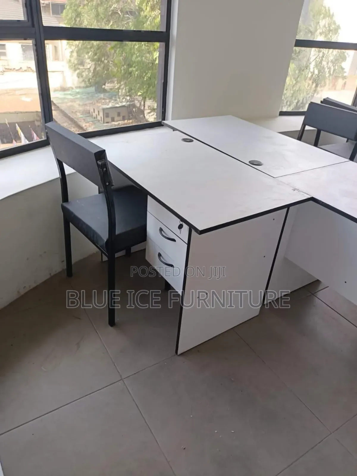 Office Working Desk With Leather Office Chair