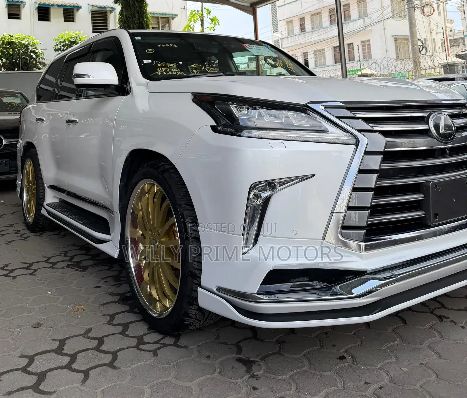 Lexus LX 570 AWD 2019 Whtie
