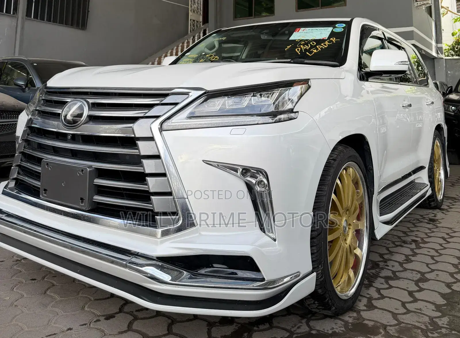 Lexus LX 570 AWD 2019 Whtie