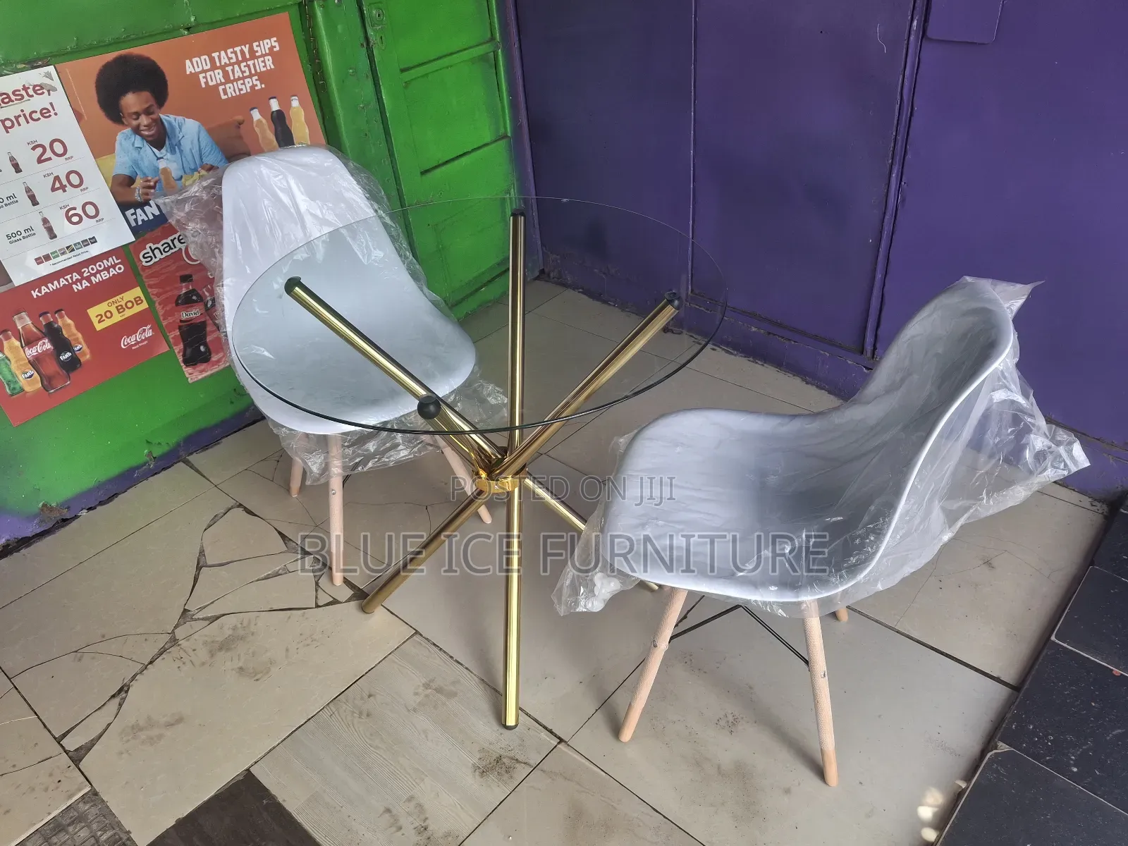 Transparent Glass Table Ans Eames Chair