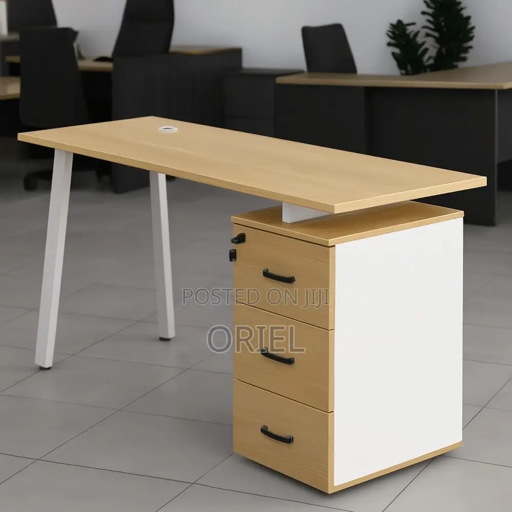 Executive Desks:- Modern 140cm Executive Office Furniture Desk