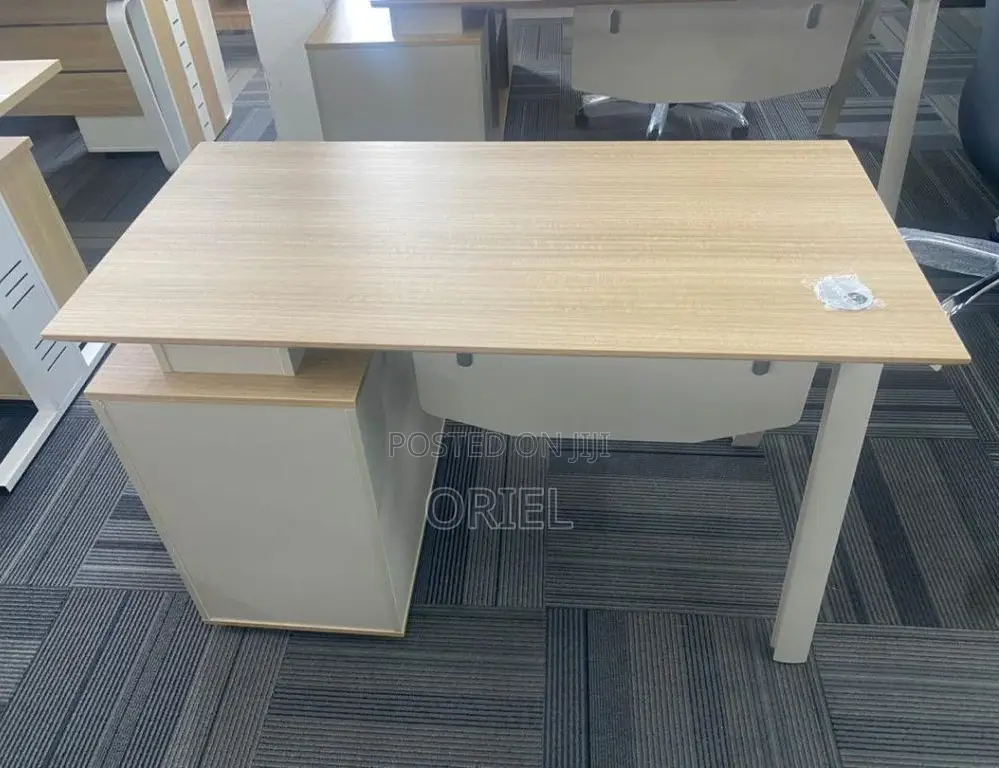 Executive Desks:- Modern 140cm Executive Office Furniture Desk