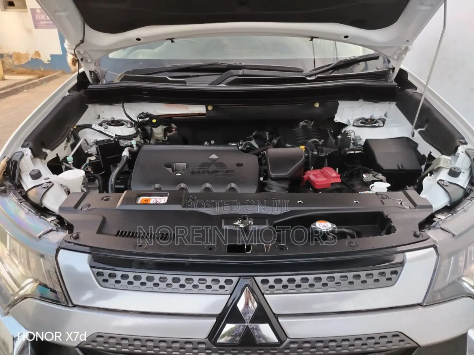 Mitsubishi Outlander 2018 White