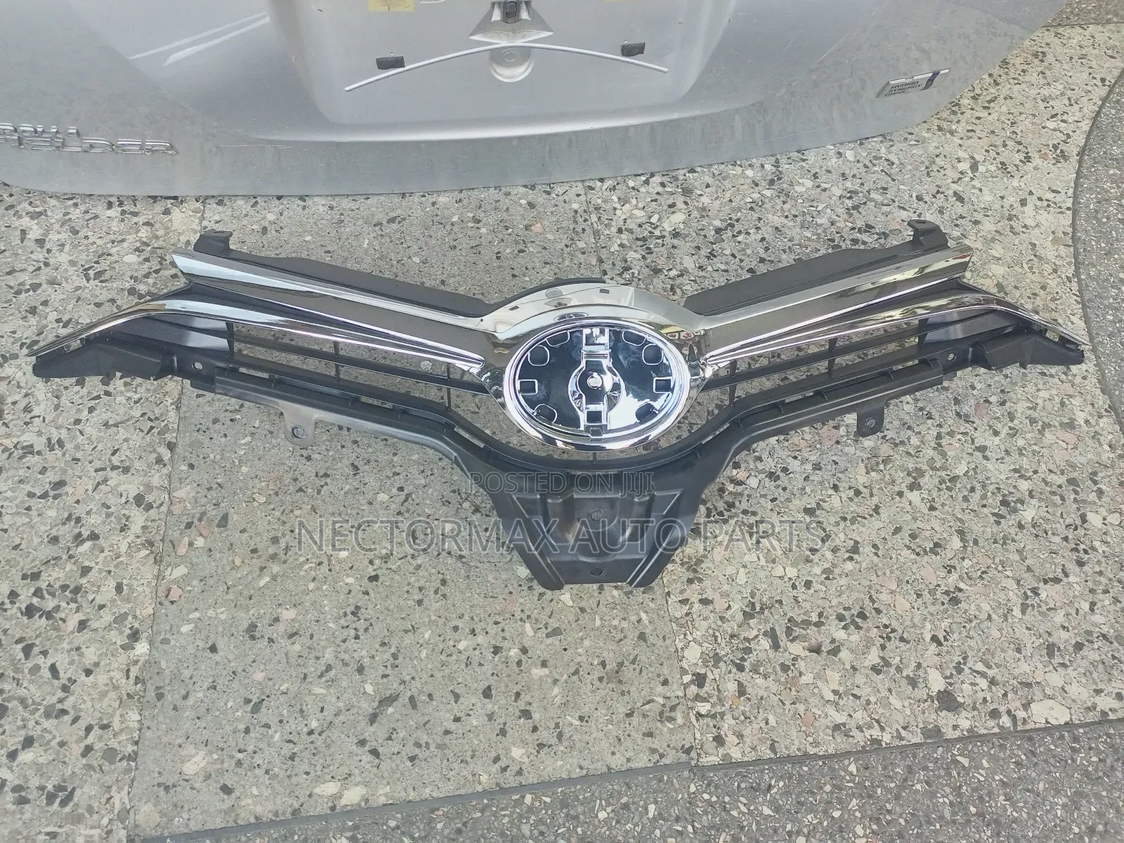 Auris Front Grill