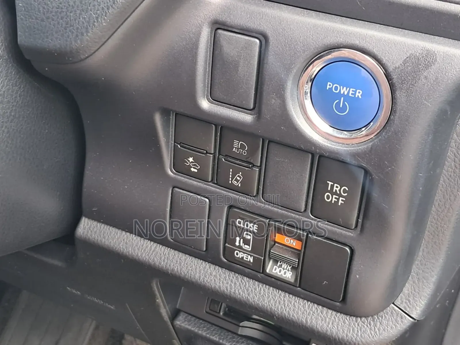 Toyota Noah 2018 Gray