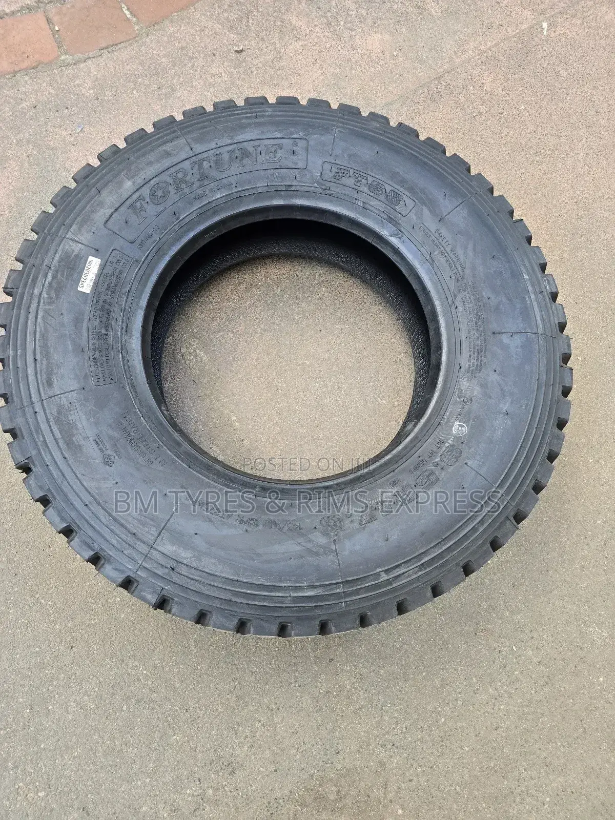 9.5 R17. 5 Fortune Tyres (Diff)
