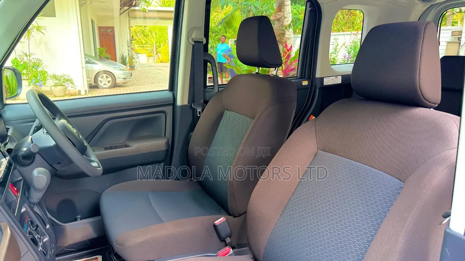 Toyota Roomy 1.0 AWD 2019 Matt Black