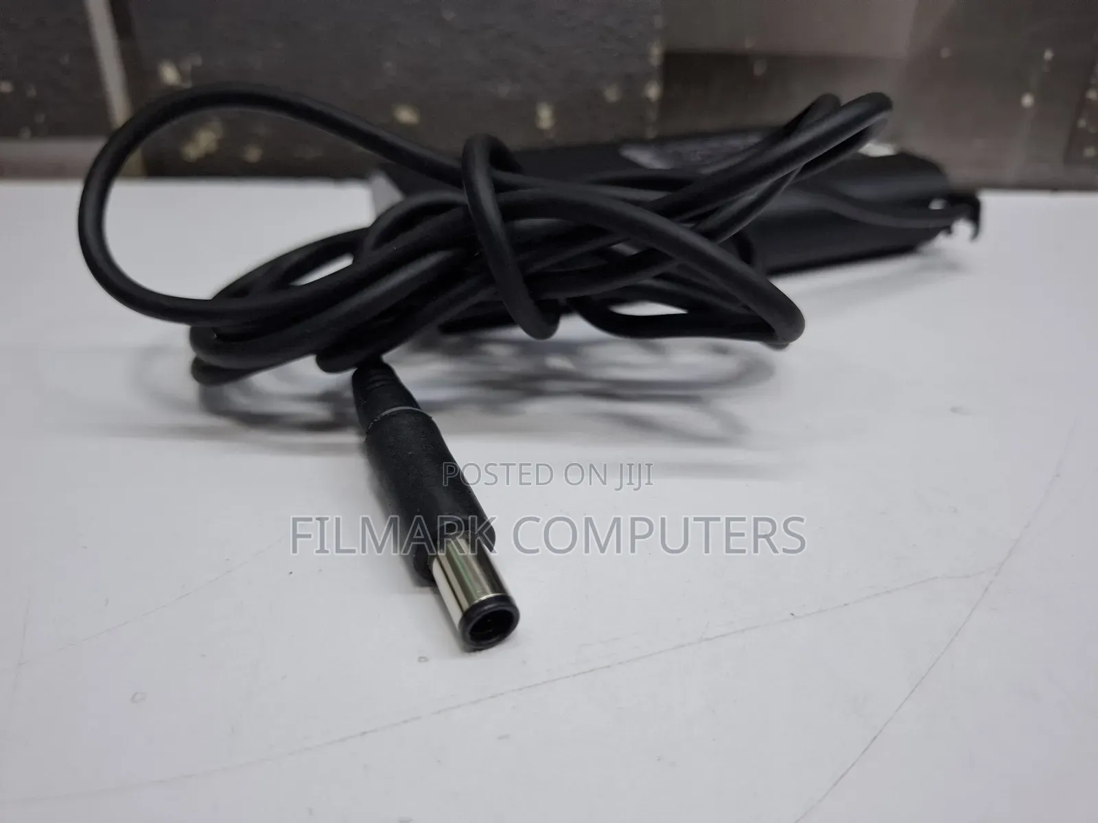 Ex Uk Original Dell 90 Watts 19.5v 4.62a Big Pin Charger ( Oval Shape)