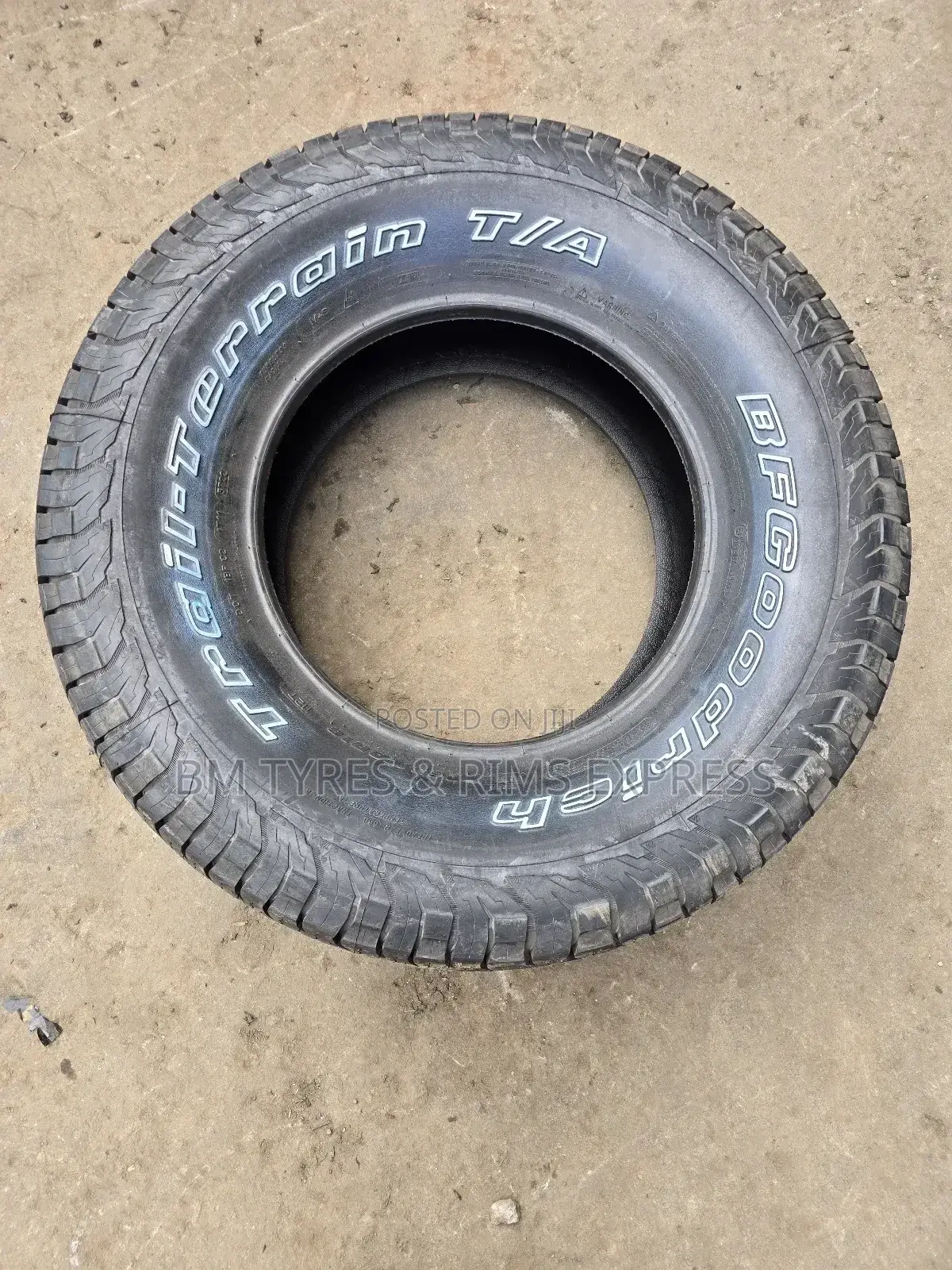 265 /70 R16 Bf Goodrich Tyres (Made in U.S.A).