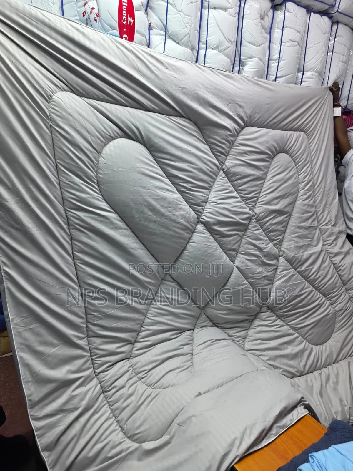 Extra King Striped Binded Duvet Set Size: 7*8. S.K