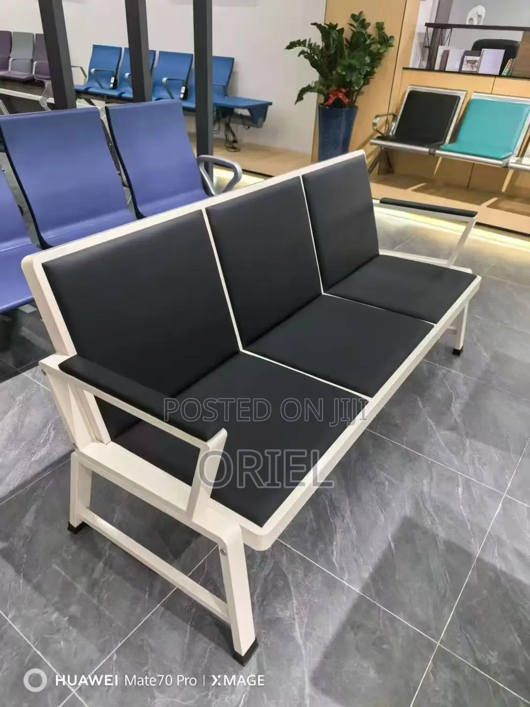 Waiting Bench:- 3-Link Steel Frame Waiting Bench