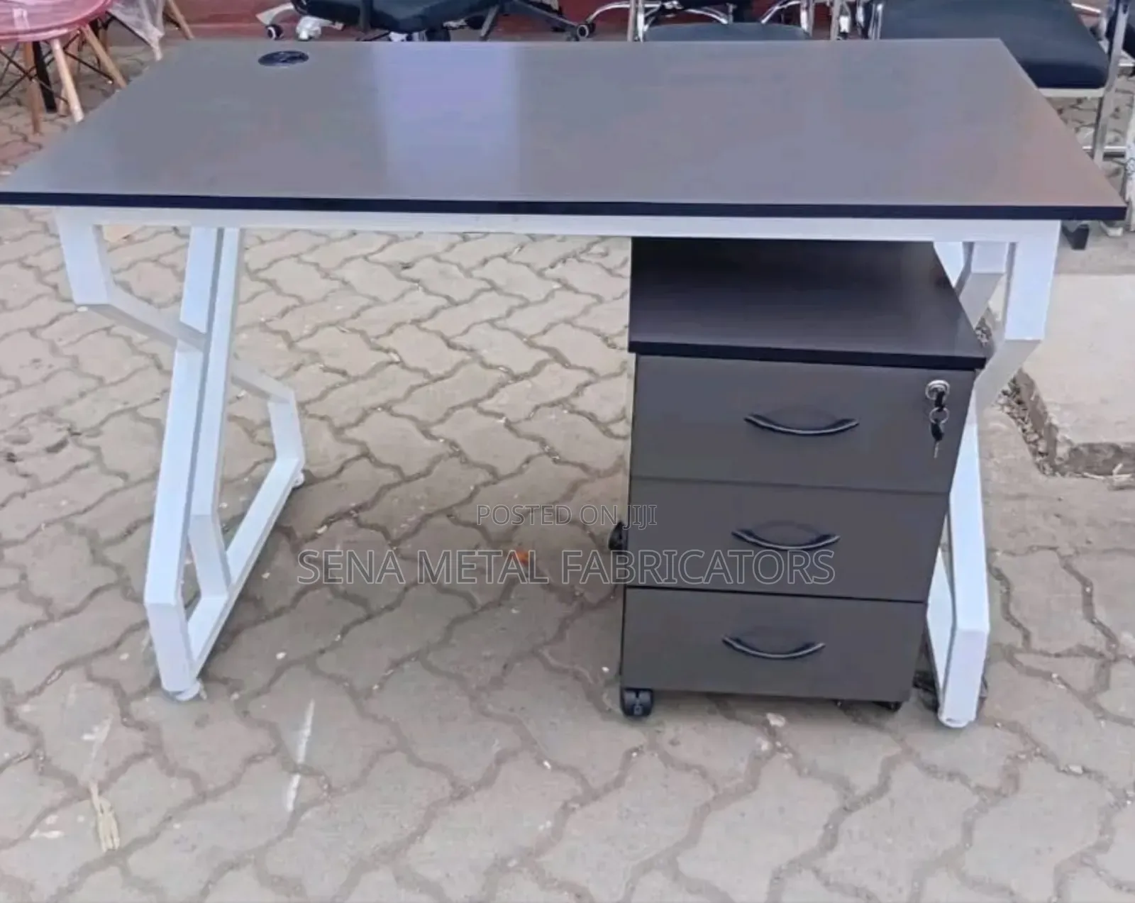 Office Desk With 3 Drawers.