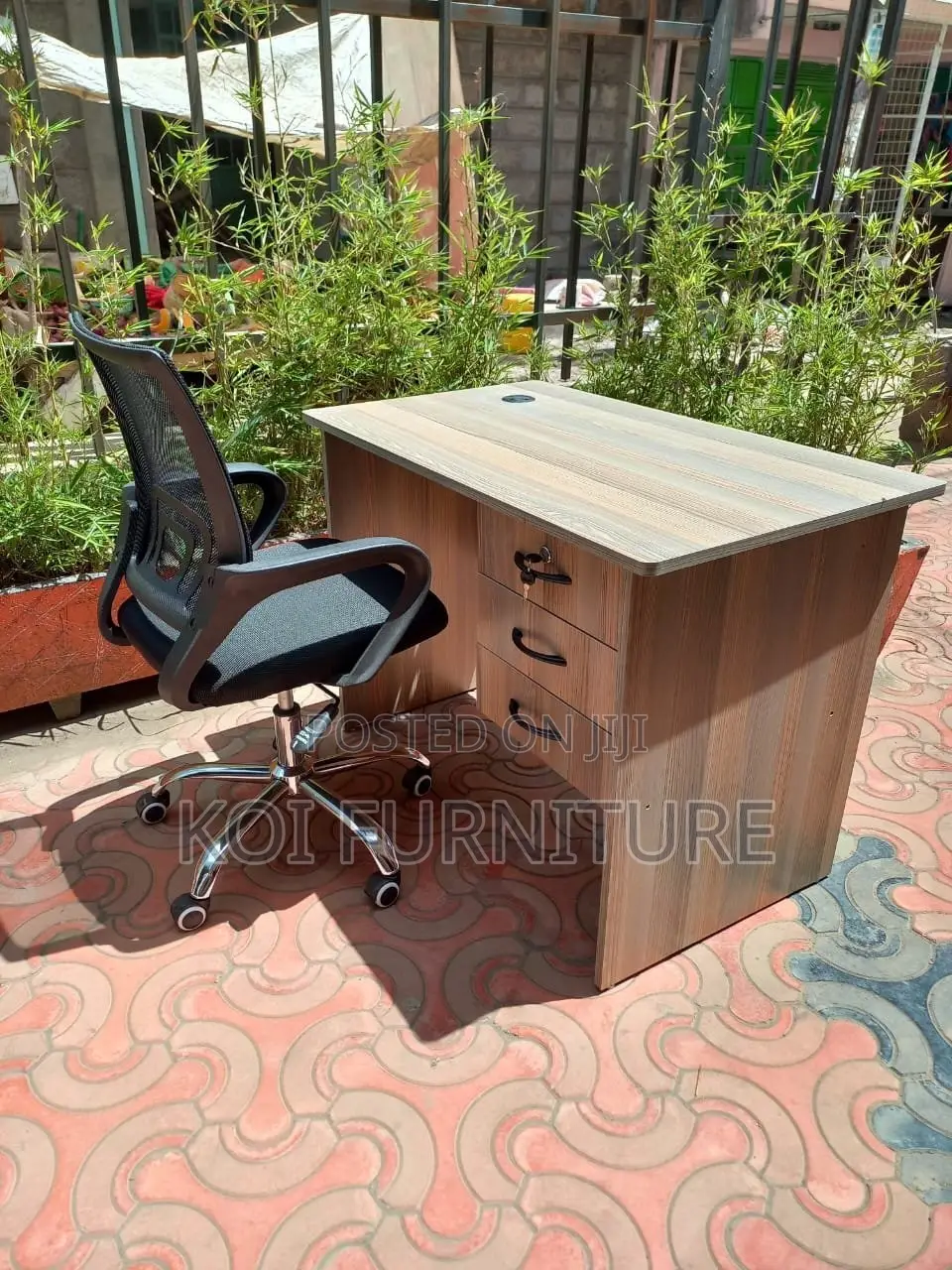 Office Desk : 1.2-Meter Wood Desk With Three Lockable Drawers