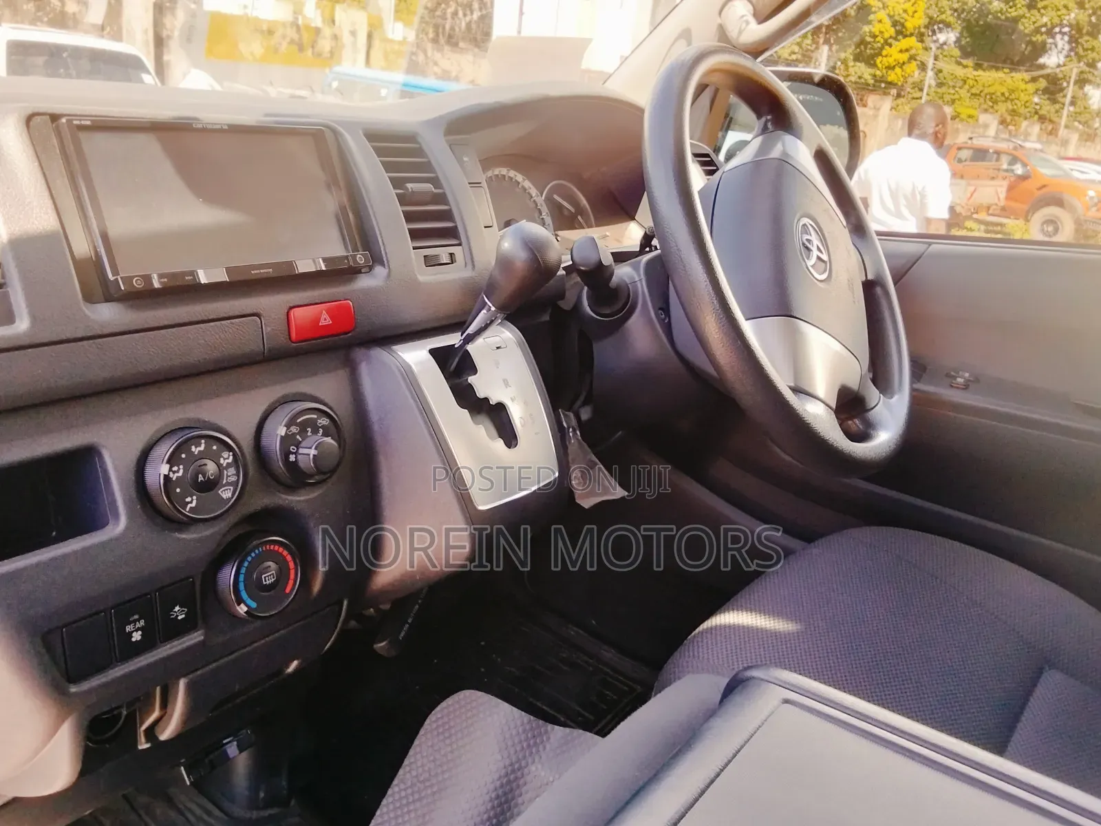 Toyota HiAce 2017 Pearl