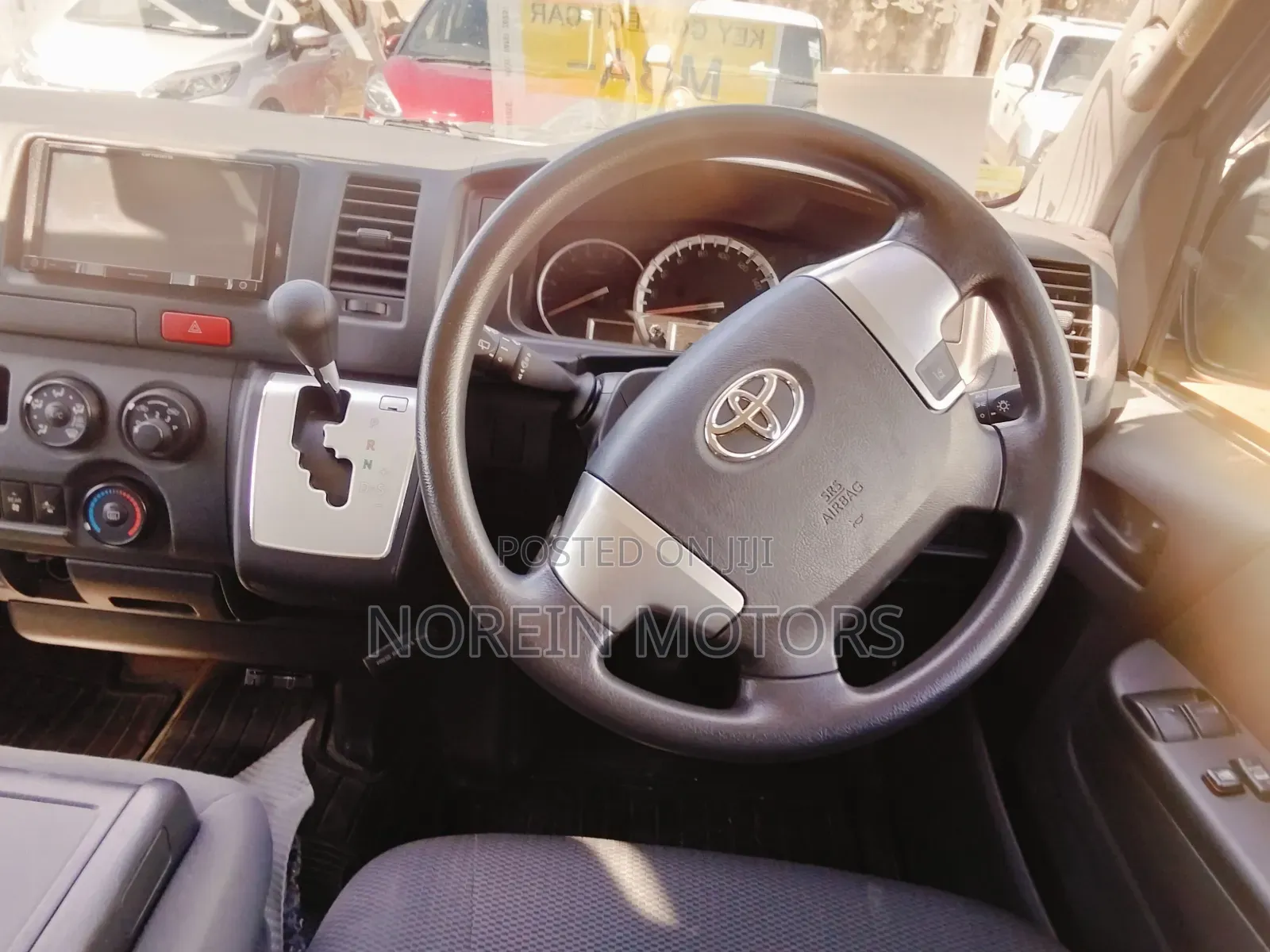 Toyota HiAce 2017 Pearl