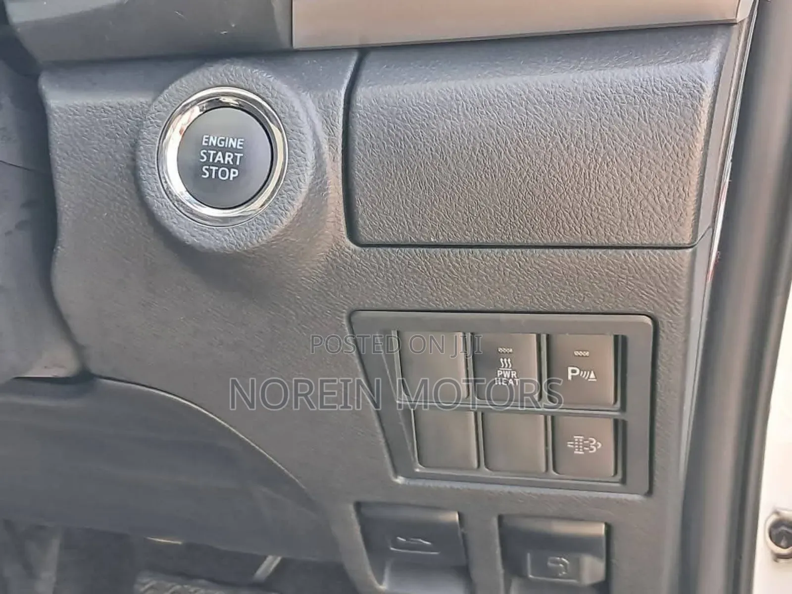 Toyota Hilux 2021 White