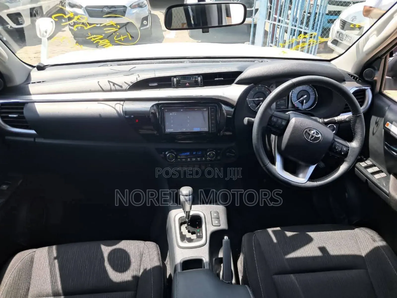 Toyota Hilux 2021 White