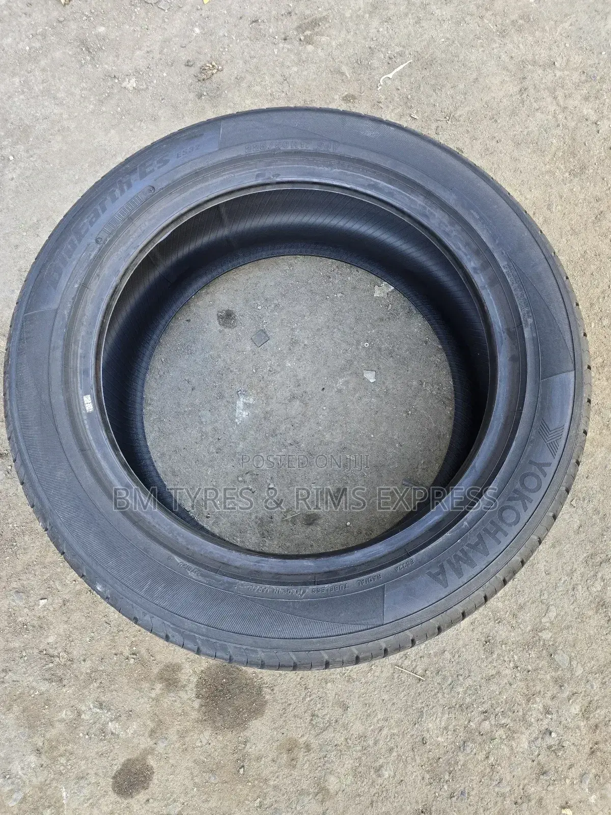 225 /50 R17 Yokohama Tyres (Japan) Bluearth.