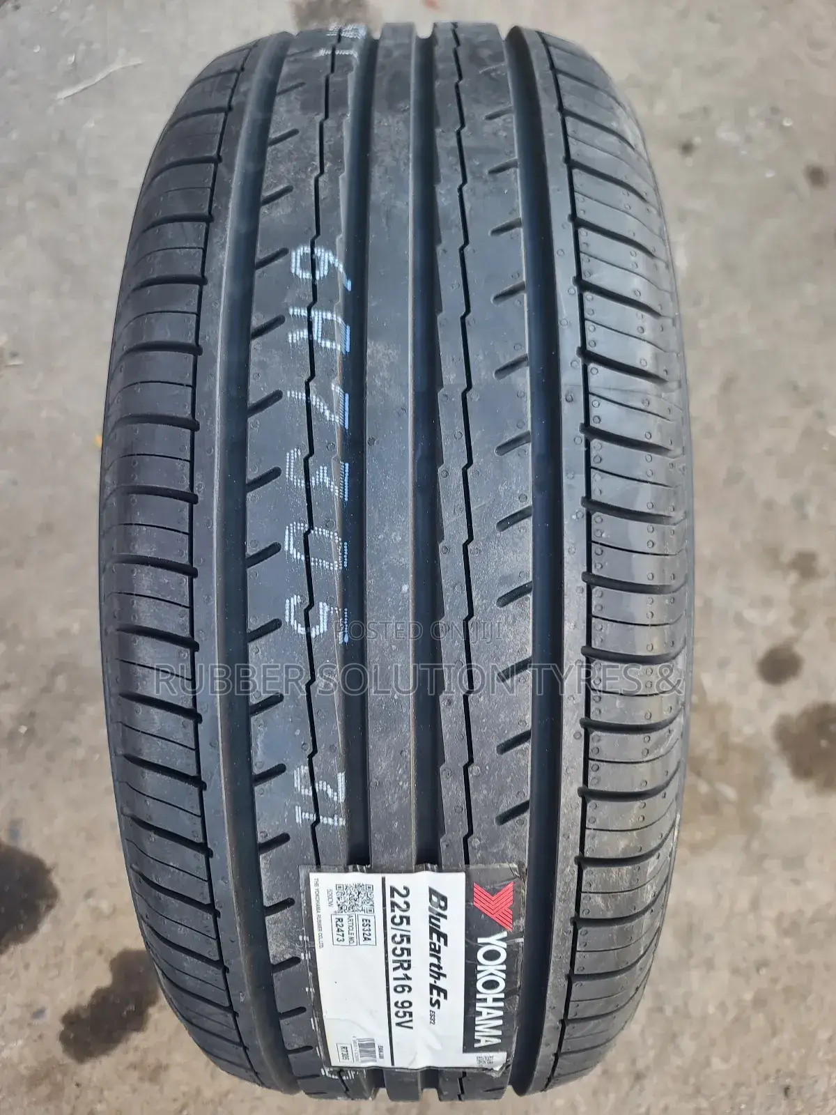 225 /55 R16 Yokohama Tyres 95 v Bluearth -Es