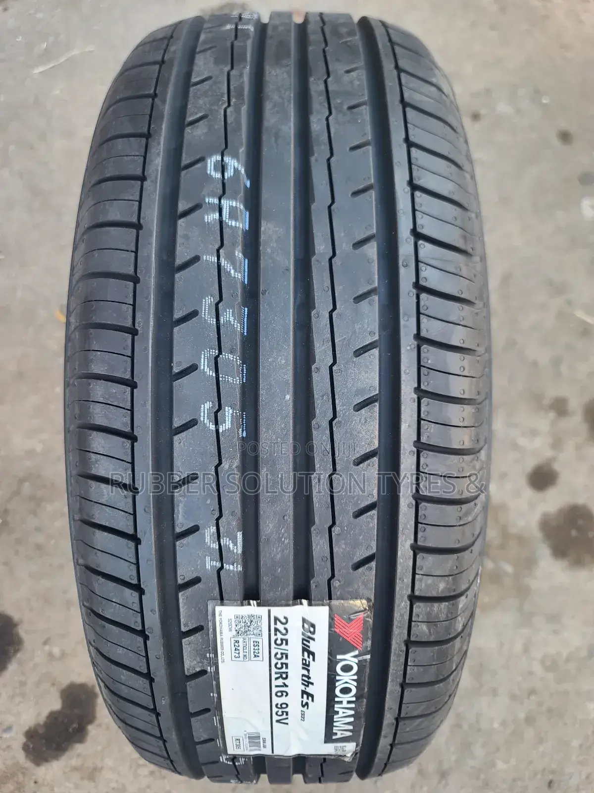 225 /55 R16 Yokohama Tyres 95 v Bluearth -Es
