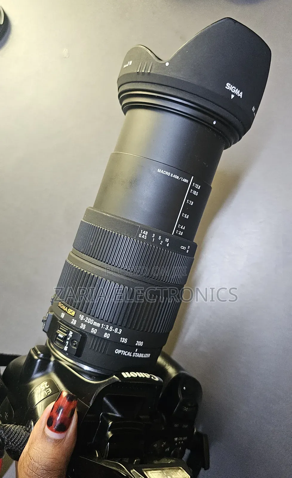 Canon Zoom Lens 18-200mm With Lens Hood (Sigma)