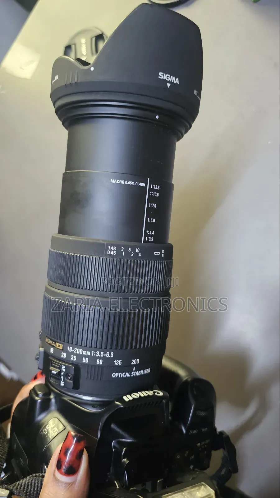 Canon Zoom Lens 18-200mm With Lens Hood (Sigma)